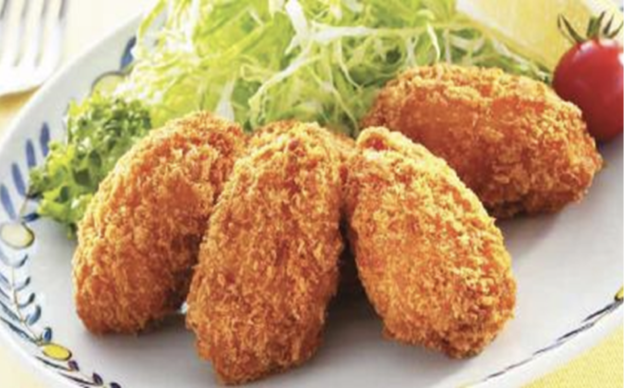 広島県産の大きな牡蠣フライ